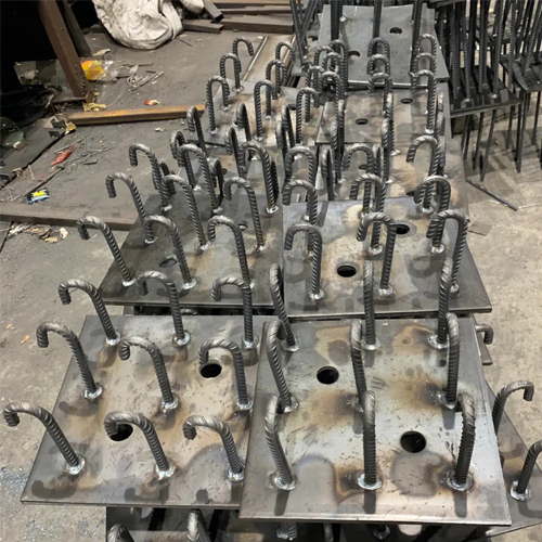 图纸中如何确定宜春预埋件的位置？